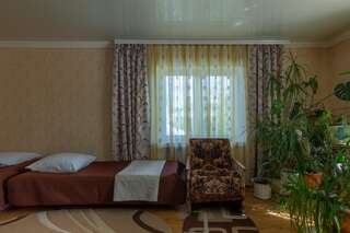 Гостевой дом Rooms with Fortetsya View Каменец-Подольский Семейный номер-9