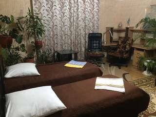 Гостевой дом Rooms with Fortetsya View Каменец-Подольский Семейный номер-3